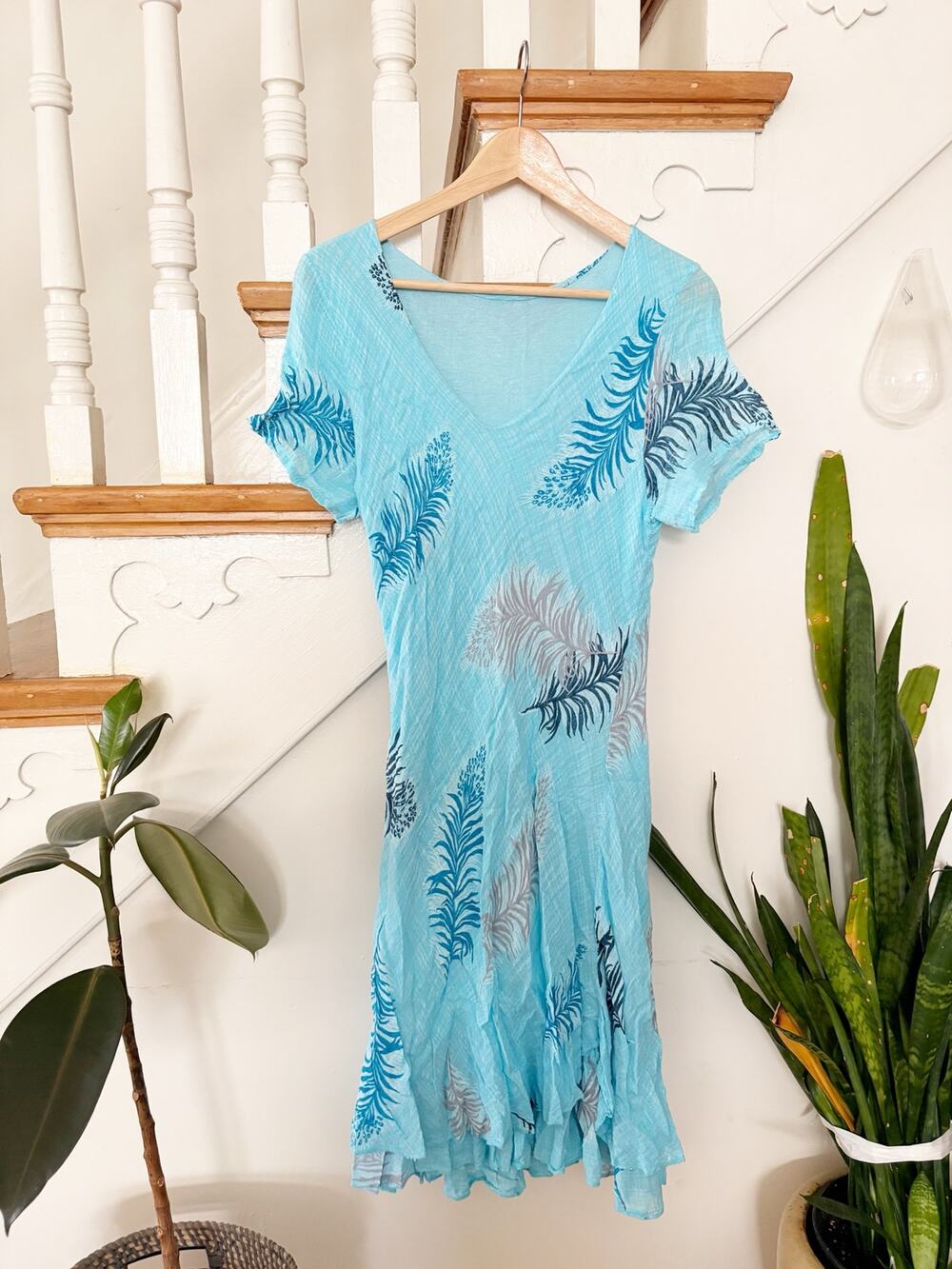 Made in Italy Women's Aqua Blue Palm Print V-Neck Midi Dress Size 6